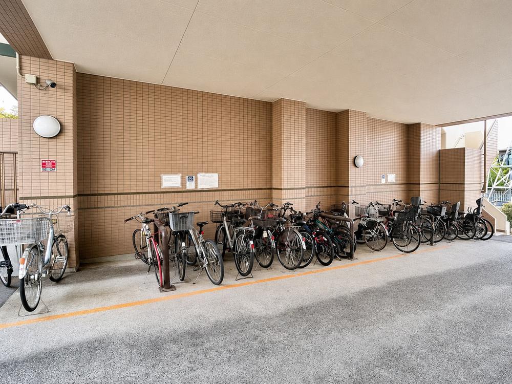 駐輪場:屋根付き。掲載時点で空きあり。最新の空き状況・料金・利用条件はご確認ください。