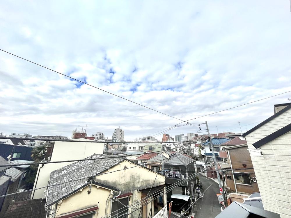 住戸からの眺望写真:開放感のある眺望。周辺の街並みを見渡せ、日々の暮らしに心地よいゆとりを感じられます。